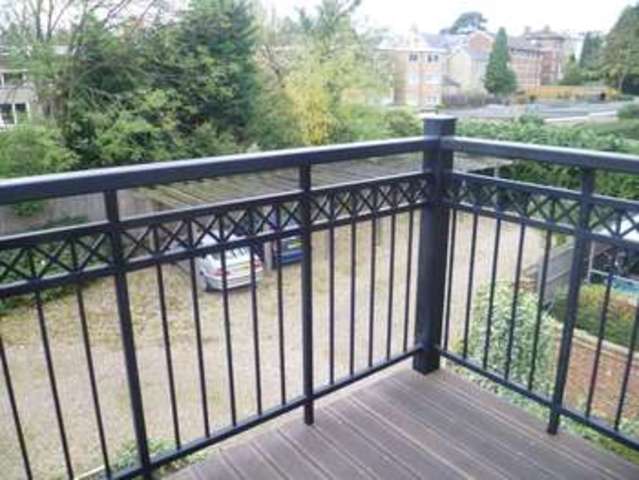  Image of 2 bedroom Flat to rent in Beckenham Grove Shortlands Bromley BR2 at Shortlands Kent Hayes, BR2 0JN