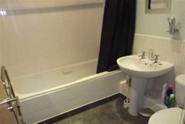  Image of 2 bedroom Flat to rent in South Parade Leeds LS1 at Leeds, LS1 5PQ