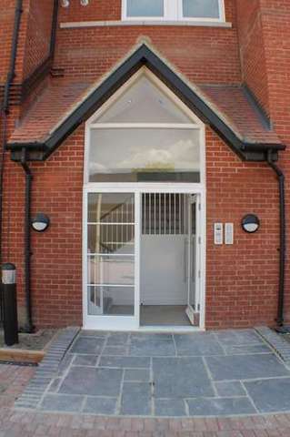  Image of 2 bedroom Flat for sale in St. Helens Parade Southsea PO4 at Southsea Hampshire, PO4 0QJ