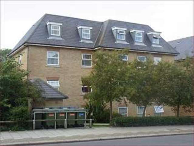  Image of 2 bedroom Flat for sale in Station Road New Barnet Barnet EN5 at Station Road New Barnet Barnet, EN5 1QA