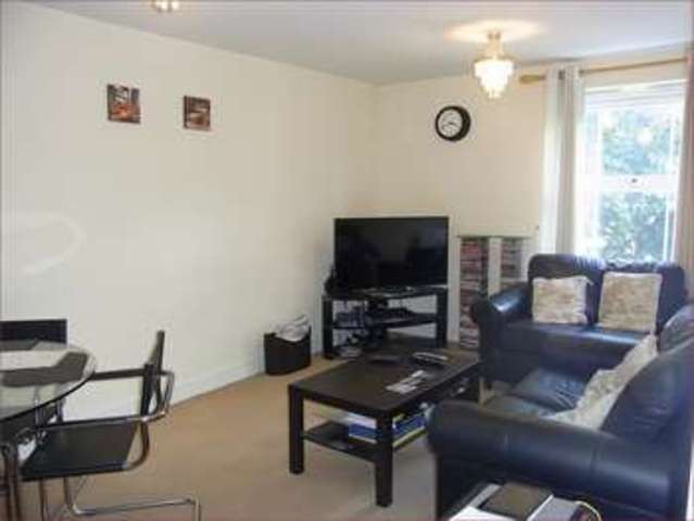  Image of 2 bedroom Flat for sale in Station Road New Barnet Barnet EN5 at Station Road New Barnet Barnet, EN5 1QA