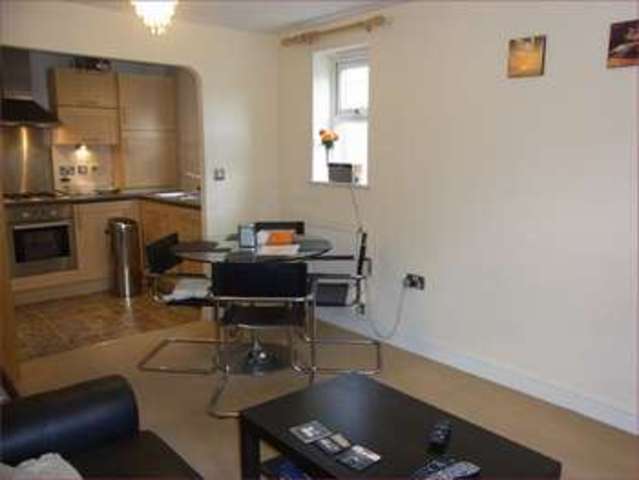  Image of 2 bedroom Flat for sale in Station Road New Barnet Barnet EN5 at Station Road New Barnet Barnet, EN5 1QA