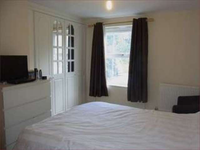  Image of 2 bedroom Flat for sale in Station Road New Barnet Barnet EN5 at Station Road New Barnet Barnet, EN5 1QA