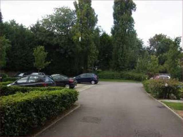  Image of 2 bedroom Flat for sale in Station Road New Barnet Barnet EN5 at Station Road New Barnet Barnet, EN5 1QA
