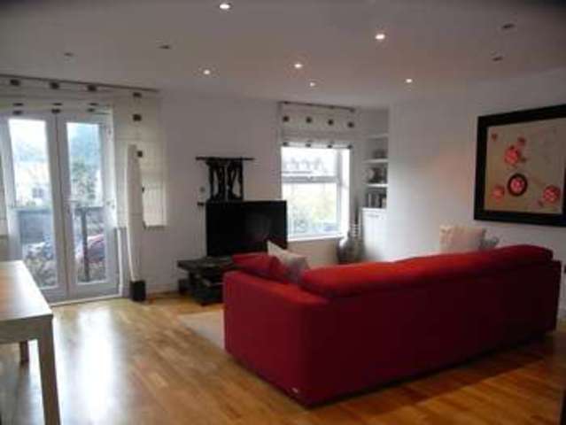  Image of 2 bedroom Property for sale in Station Road New Barnet Barnet EN5 at Station Road New Barnet Barnet, EN5 1QA
