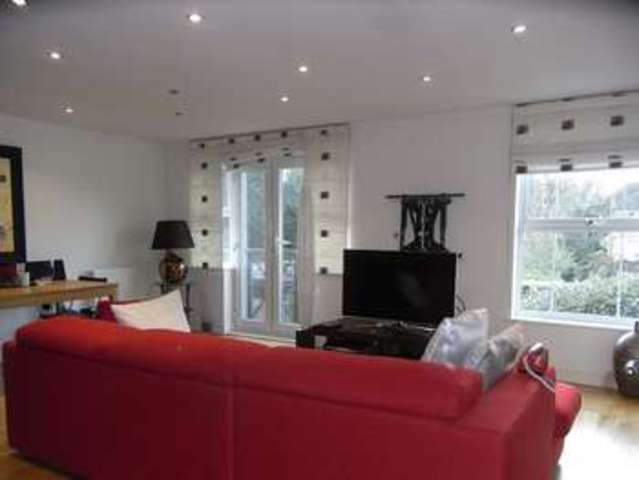  Image of 2 bedroom Property for sale in Station Road New Barnet Barnet EN5 at Station Road New Barnet Barnet, EN5 1QA