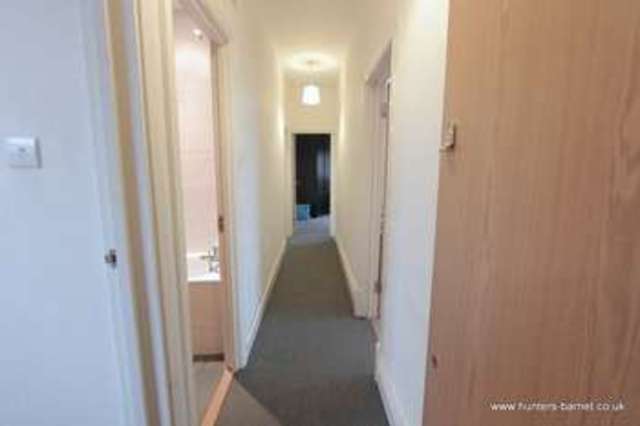  Image of 2 bedroom Property for sale in Station Road New Barnet Barnet EN5 at Station Road New Barnet Barnet, EN5 1QW