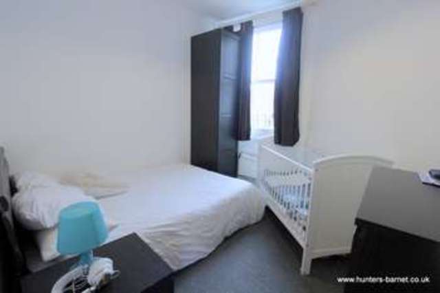  Image of 2 bedroom Property for sale in Station Road New Barnet Barnet EN5 at Station Road New Barnet Barnet, EN5 1QW