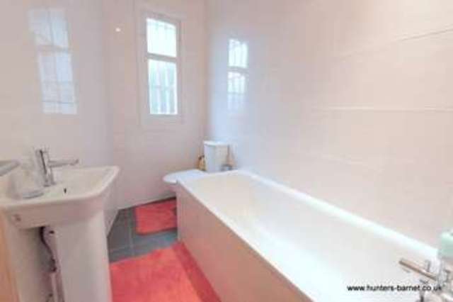  Image of 2 bedroom Property for sale in Station Road New Barnet Barnet EN5 at Station Road New Barnet Barnet, EN5 1QW