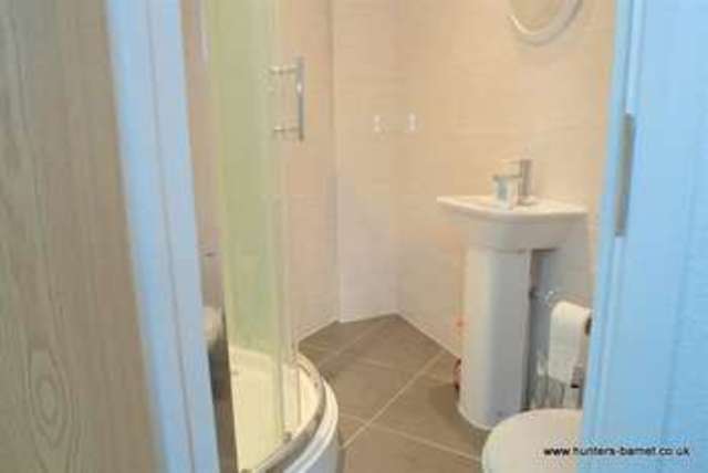  Image of 2 bedroom Property for sale in Station Road New Barnet Barnet EN5 at Station Road New Barnet Barnet, EN5 1QW