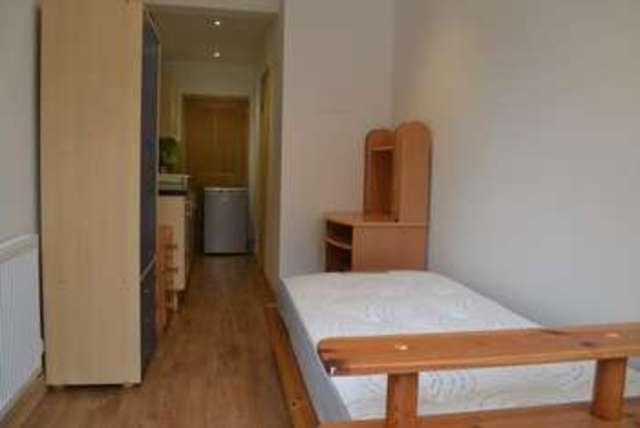  Image of 1 bedroom Studio flat to rent in Warren Road Cambridge CB4 at Warren Road  Cambridge, CB4 1LL