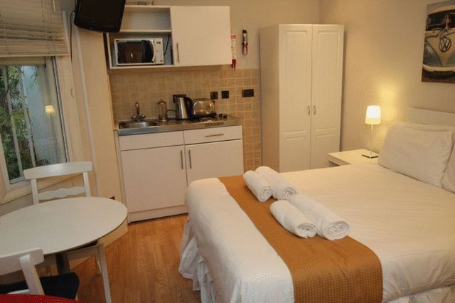  Image of Flat to rent in Castletown Road London W14 at Castletown Road  London, W14 9HE