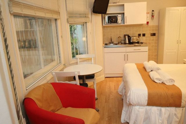  Image of Flat to rent in Castletown Road London W14 at Castletown Road  London, W14 9HE