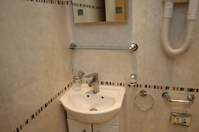  Image of Flat to rent in Castletown Road London W14 at Castletown Road  London, W14 9HE