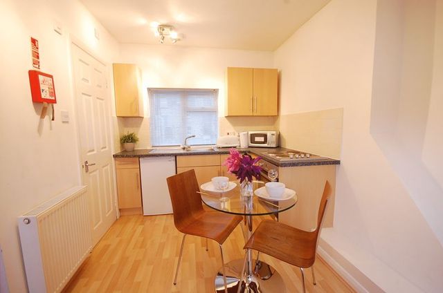  Image of Flat to rent in Earls Court Gardens London SW5 at Earls Court Gardens  London, SW5 0TR