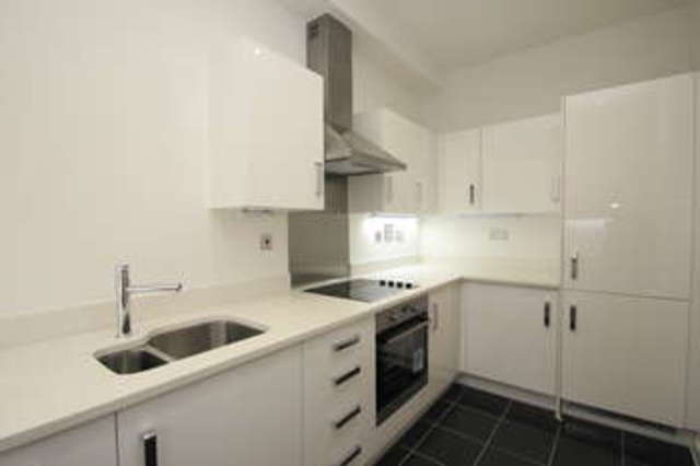  Image of 2 bedroom Flat to rent in Old Post Office Walk Surbiton KT6 at Surbiton Surrey, KT6 4JF