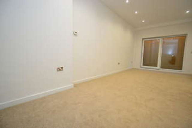  Image of 2 bedroom Flat to rent in Old Post Office Walk Surbiton KT6 at Surbiton Surrey, KT6 4JF