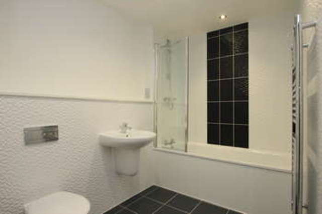  Image of 2 bedroom Flat to rent in Old Post Office Walk Surbiton KT6 at Surbiton Surrey, KT6 4JF