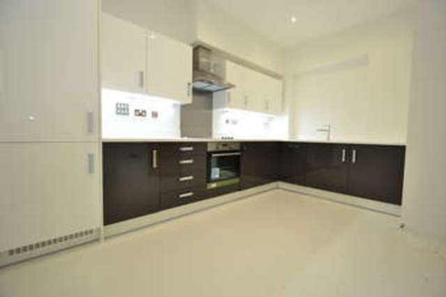  Image of 3 bedroom Flat to rent in Old Post Office Walk Surbiton KT6 at Surbiton Surrey, KT6 4JF