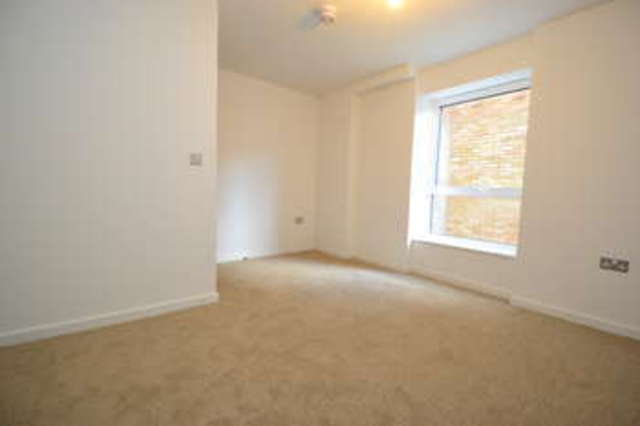  Image of 3 bedroom Flat to rent in Old Post Office Walk Surbiton KT6 at Surbiton Surrey, KT6 4JF