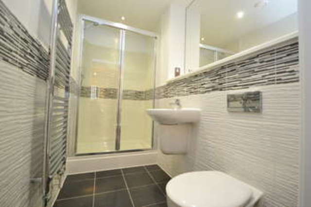  Image of 3 bedroom Flat to rent in Old Post Office Walk Surbiton KT6 at Surbiton Surrey, KT6 4JF