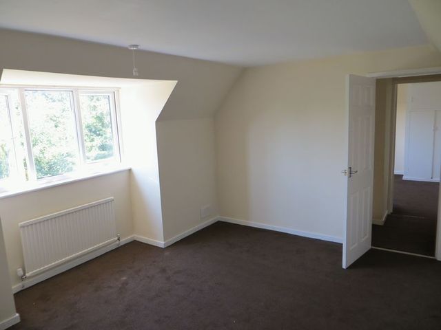  Image of 4 bedroom Detached house to rent in Sutton Passeys Crescent Nottingham NG8 at Sutton Passeys Crescent Wollaton Nottingham, NG8 1DY