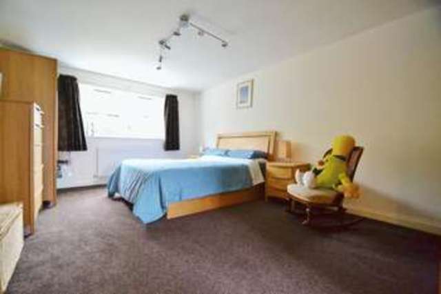  Image of 4 bedroom Detached house for sale in Swan Gardens Tetsworth Thame OX9 at Swan Gardens  Thame, OX9 7BN