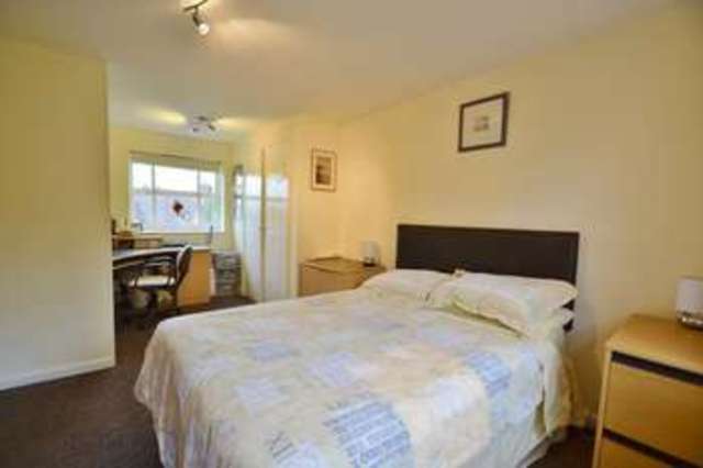  Image of 4 bedroom Detached house for sale in Swan Gardens Tetsworth Thame OX9 at Swan Gardens  Thame, OX9 7BN