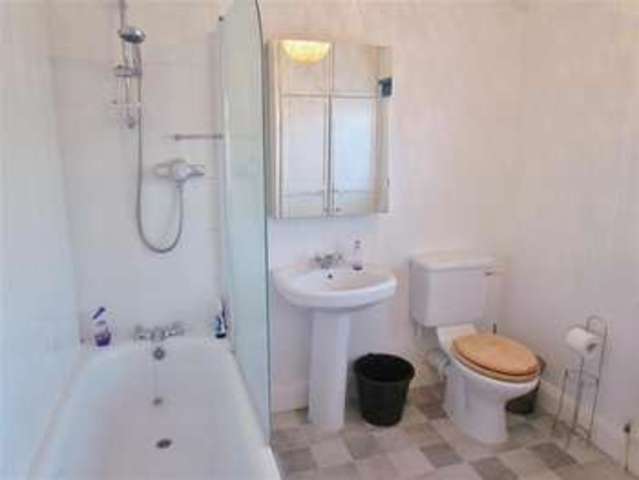  Image of 2 bedroom Terraced house to rent in Swinburne Road Oxford OX4 at Oxford, OX4 4BG