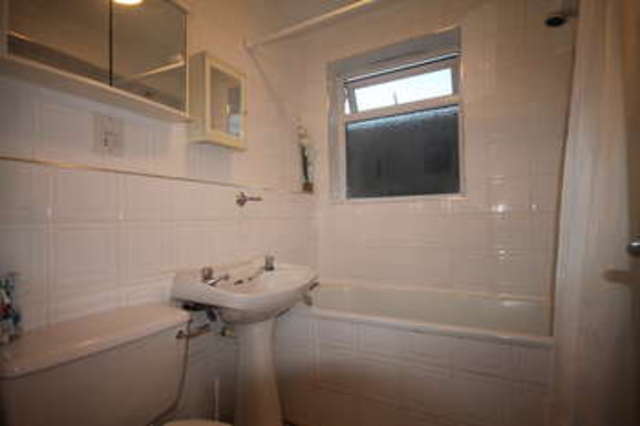  Image of 1 bedroom Flat to rent in Court Downs Road Beckenham BR3 at 6 Court Downs Road Beckenham Kent, BR3 6TG