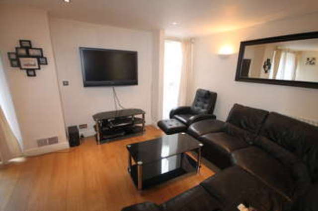 Image of 2 bedroom Flat to rent in Apex Close Beckenham BR3 at The Avenue Beckenham Kent, BR3 5TU