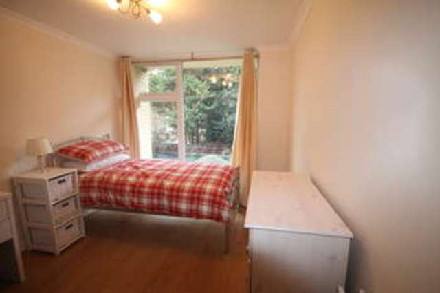  Image of 2 bedroom Flat to rent in Apex Close Beckenham BR3 at The Avenue Beckenham Kent, BR3 5TU