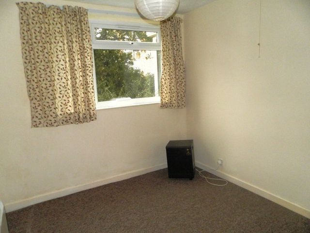 Image of 2 bedroom Flat for sale in Durrington Gardens The Causeway Goring-by-Sea Worthing BN12 at The Causeway Goring-by-Sea Worthing, BN12 6BX