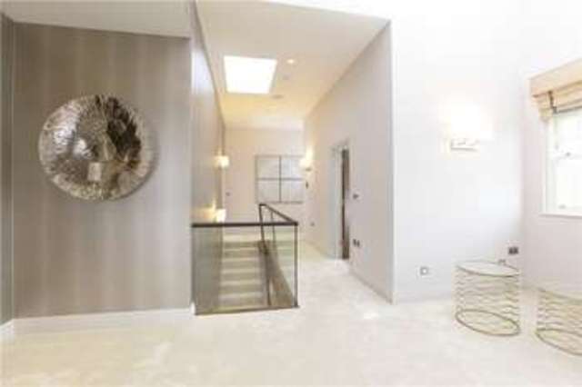 Image of 5 bedroom Detached house for sale in Wood Lane Stanmore HA7 at Wood Lane Stanmore Stanmore, HA7 4LJ