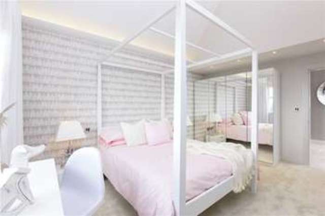  Image of 5 bedroom Detached house for sale in Wood Lane Stanmore HA7 at Wood Lane Stanmore Stanmore, HA7 4LJ