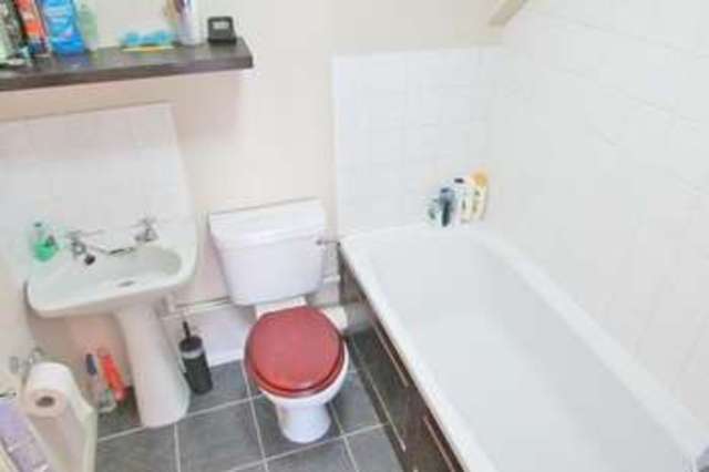  Image of 1 bedroom Flat for sale in Ormond Road Wantage OX12 at Wantage, OX12 8DZ