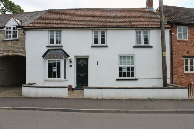  Image of 4 bedroom Cottage to rent in The Pavement North Curry Taunton TA3 at The Pavement North Curry Taunton, TA3 6LX