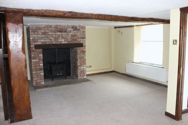  Image of 4 bedroom Cottage to rent in The Pavement North Curry Taunton TA3 at The Pavement North Curry Taunton, TA3 6LX