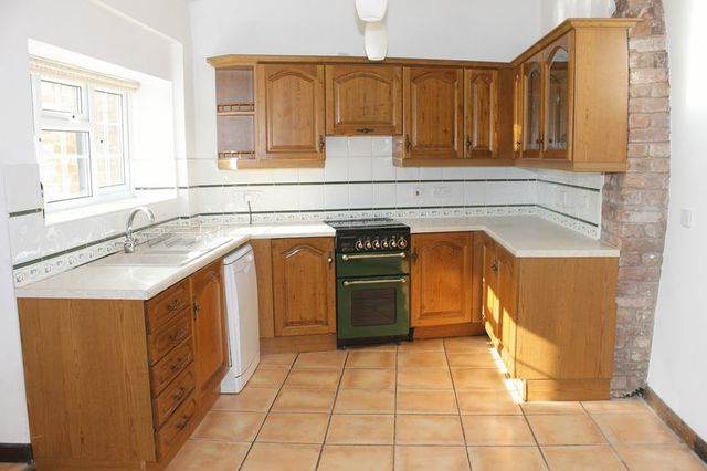  Image of 4 bedroom Cottage to rent in The Pavement North Curry Taunton TA3 at The Pavement North Curry Taunton, TA3 6LX