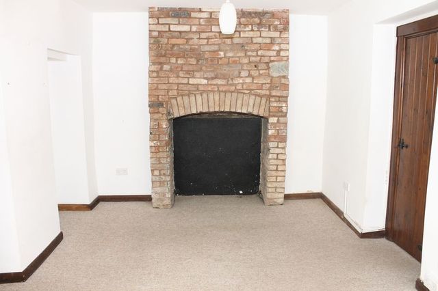  Image of 4 bedroom Cottage to rent in The Pavement North Curry Taunton TA3 at The Pavement North Curry Taunton, TA3 6LX