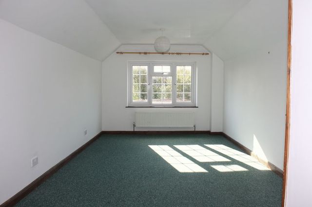  Image of 4 bedroom Cottage to rent in The Pavement North Curry Taunton TA3 at The Pavement North Curry Taunton, TA3 6LX