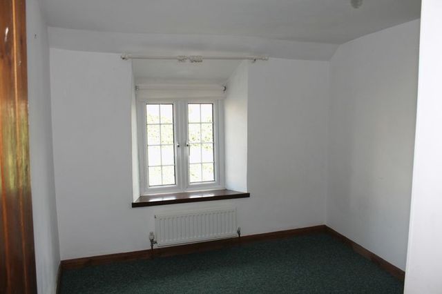  Image of 4 bedroom Cottage to rent in The Pavement North Curry Taunton TA3 at The Pavement North Curry Taunton, TA3 6LX