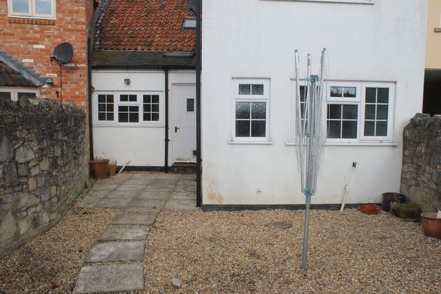 Image of 4 bedroom Cottage to rent in The Pavement North Curry Taunton TA3 at The Pavement North Curry Taunton, TA3 6LX