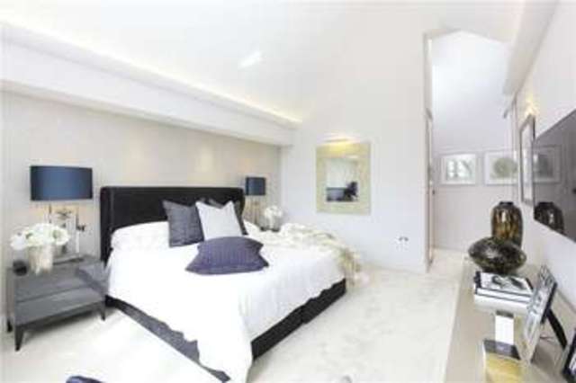  Image of 5 bedroom Detached house for sale in Wood Lane Stanmore HA7 at Wood Lane Stanmore Stanmore, HA7 4LJ