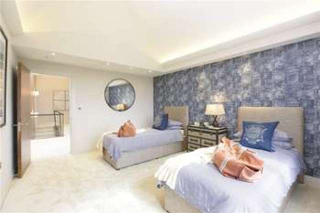  Image of 5 bedroom Detached house for sale in Wood Lane Stanmore HA7 at Wood Lane Stanmore Stanmore, HA7 4LJ