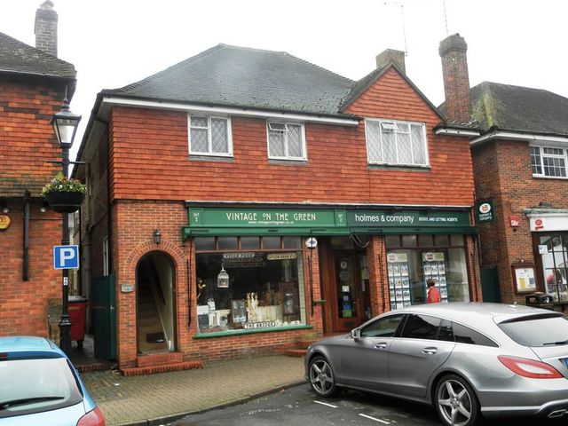  Image of 3 bedroom Flat for sale in The Square Angmering Littlehampton BN16 at The Square Angmering Village Angmering, BN16 4EF