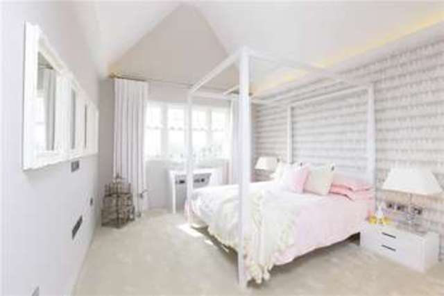  Image of 5 bedroom Detached house for sale in Wood Lane Stanmore HA7 at Wood Lane Stanmore Stanmore, HA7 4LJ