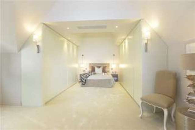  Image of 5 bedroom Detached house for sale in Wood Lane Stanmore HA7 at Wood Lane Stanmore Stanmore, HA7 4LJ