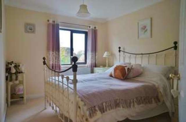  Image of 3 bedroom Detached house for sale in The Warren Abingdon OX14 at Abingdon, OX14 3XD