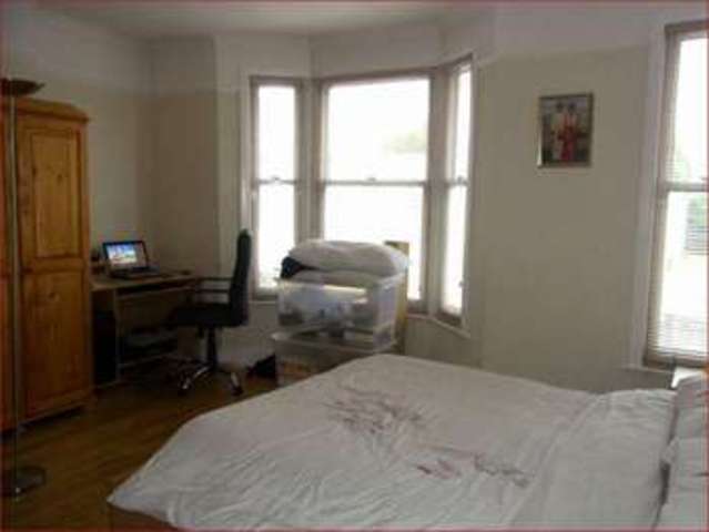  Image of 2 bedroom Property for sale in Thornton Road Barnet EN5 at Thornton Road  HIGH BARNET, EN5 4JE